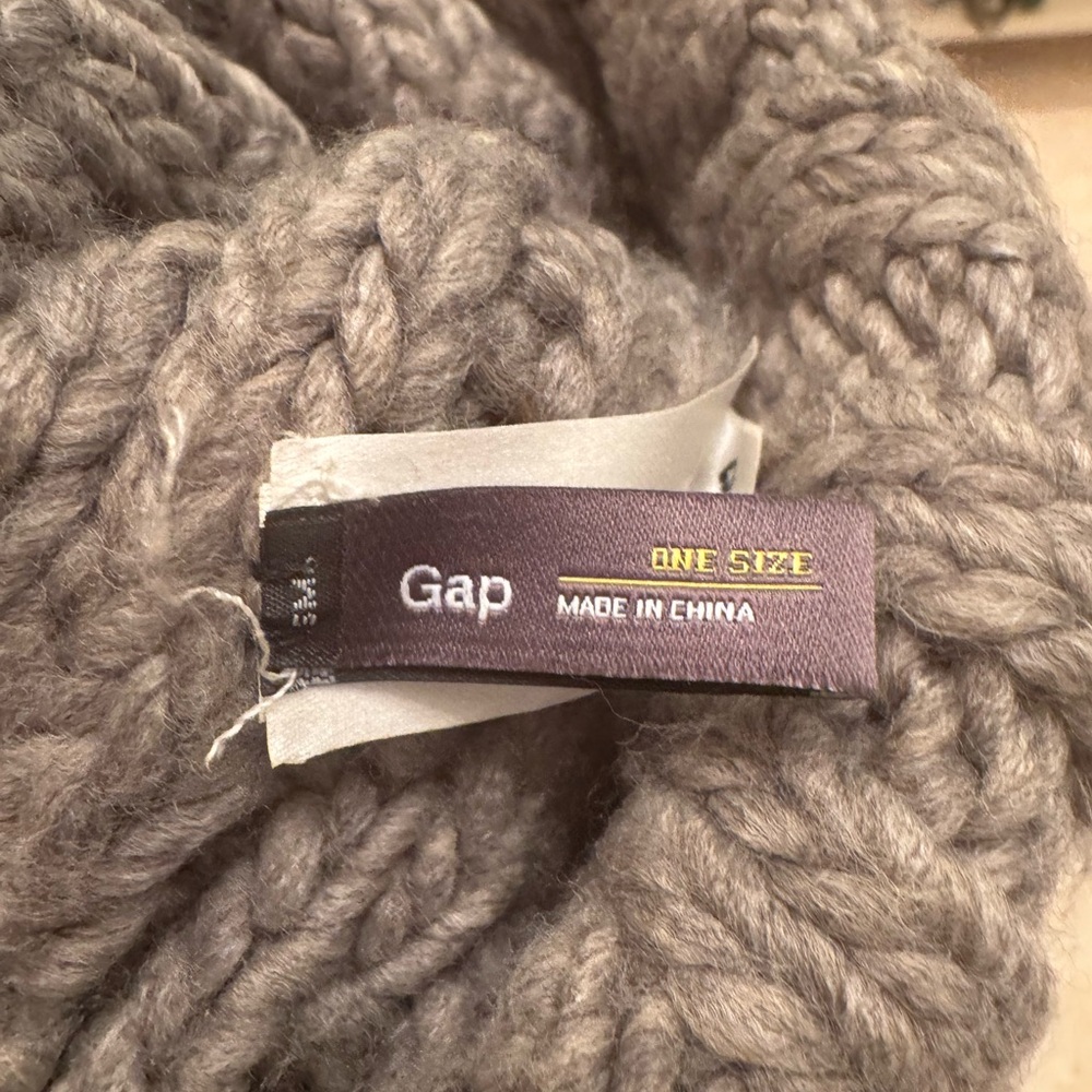 GAP hat - Picture 2 of 2